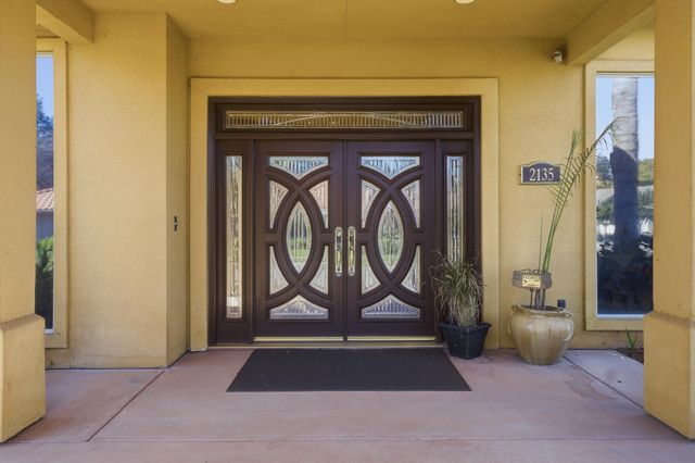 2135 SE Cottonwood Circle, Visalia, CA 93277