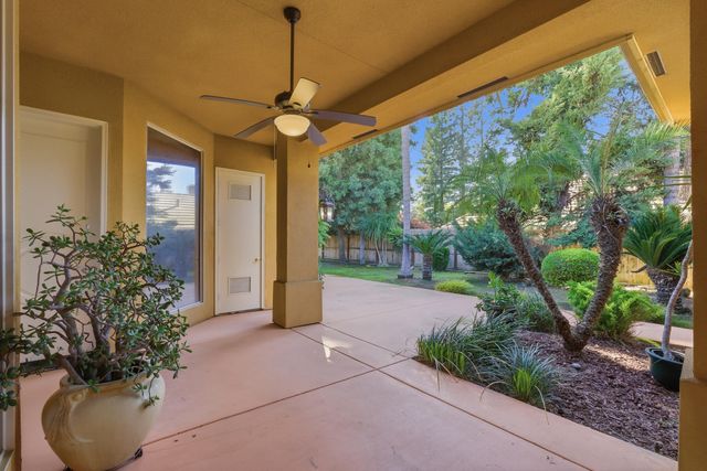 2135 SE Cottonwood Circle, Visalia, CA 93277