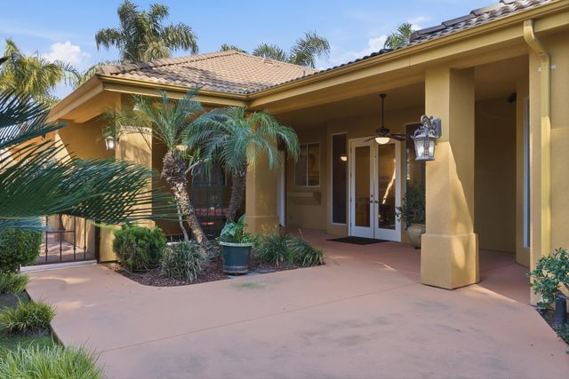 2135 SE Cottonwood Circle, Visalia, CA 93277