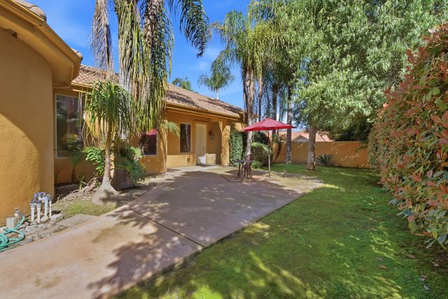 2135 SE Cottonwood Circle, Visalia, CA 93277