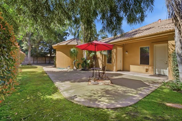 2135 SE Cottonwood Circle, Visalia, CA 93277