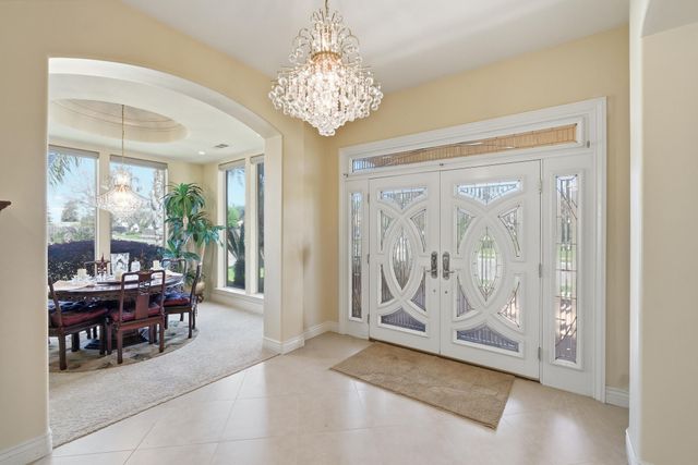 2135 SE Cottonwood Circle, Visalia, CA 93277