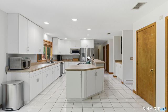13 Copper Knoll Lane, Cromwell, CT 06416