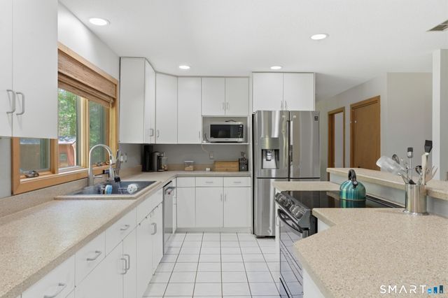 13 Copper Knoll Lane, Cromwell, CT 06416
