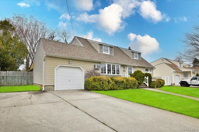 20 Willow Drive, Massapequa Park, NY 11762