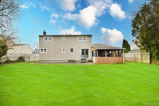 20 Willow Drive, Massapequa Park, NY 11762