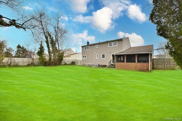 20 Willow Drive, Massapequa Park, NY 11762
