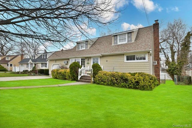 20 Willow Drive, Massapequa Park, NY 11762