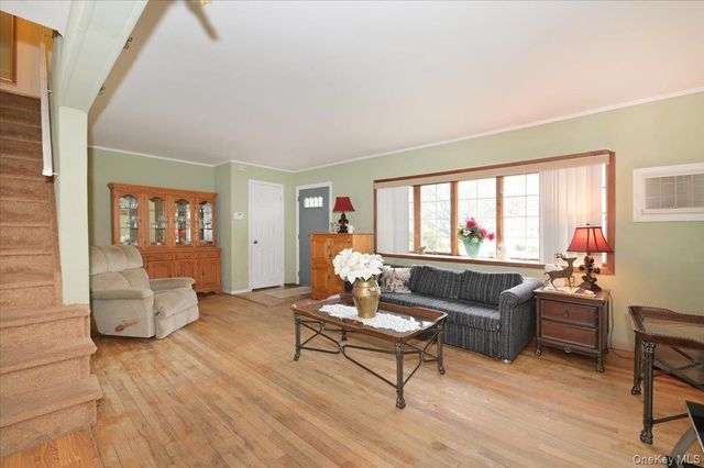 20 Willow Drive, Massapequa Park, NY 11762