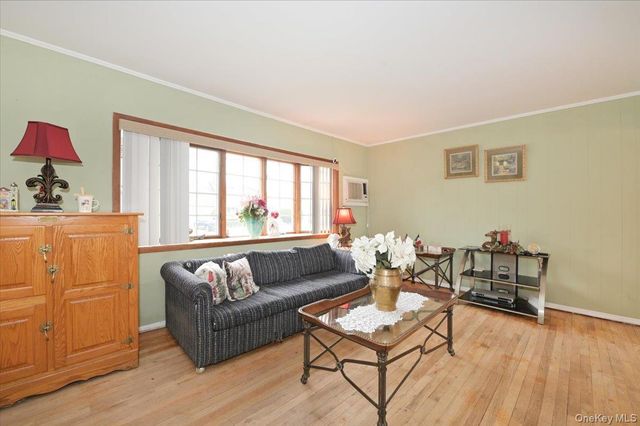 20 Willow Drive, Massapequa Park, NY 11762