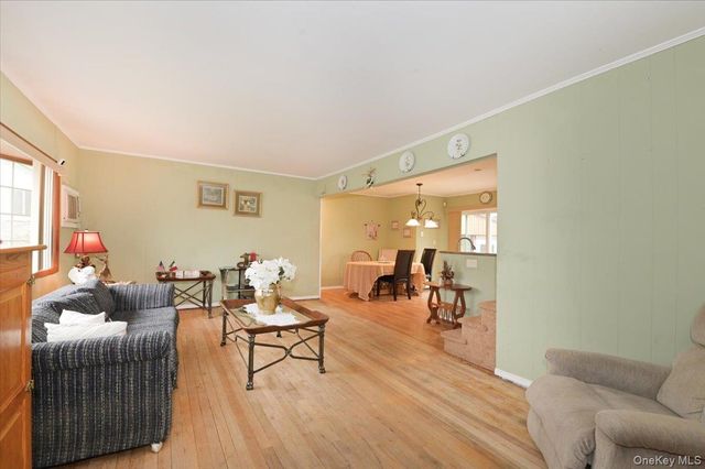 20 Willow Drive, Massapequa Park, NY 11762