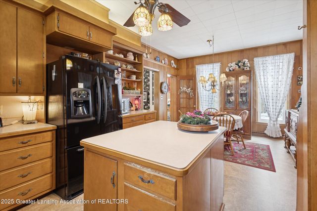 812 N Clinton Street, Grand Ledge, MI 48837