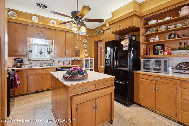 812 N Clinton Street, Grand Ledge, MI 48837