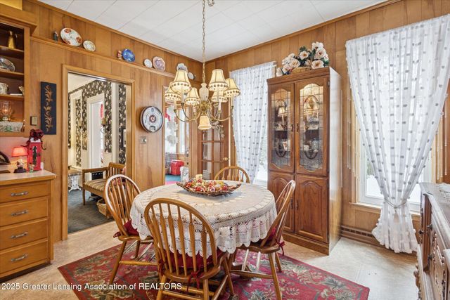 812 N Clinton Street, Grand Ledge, MI 48837