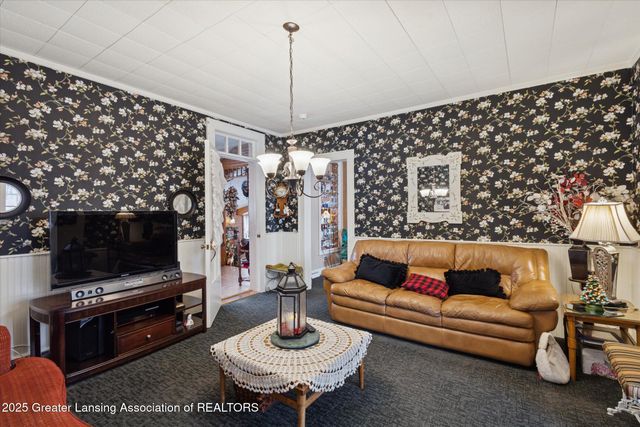 812 N Clinton Street, Grand Ledge, MI 48837