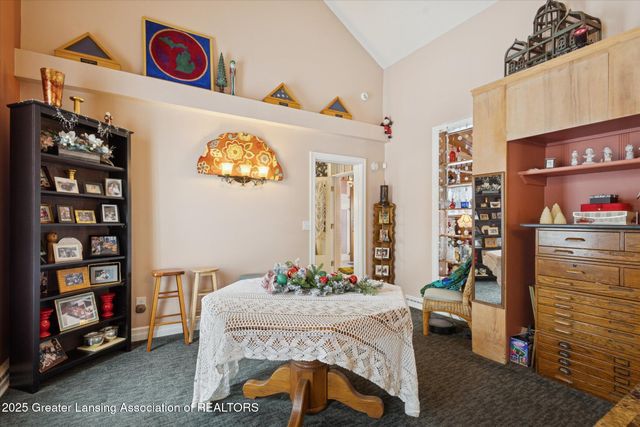 812 N Clinton Street, Grand Ledge, MI 48837