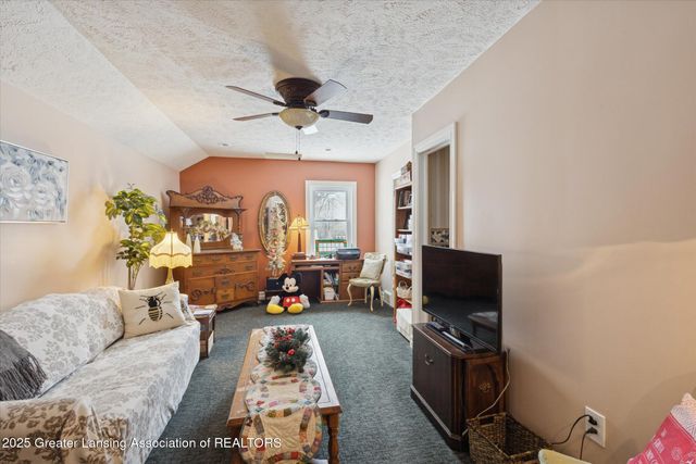 812 N Clinton Street, Grand Ledge, MI 48837