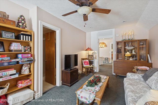 812 N Clinton Street, Grand Ledge, MI 48837