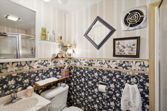 812 N Clinton Street, Grand Ledge, MI 48837