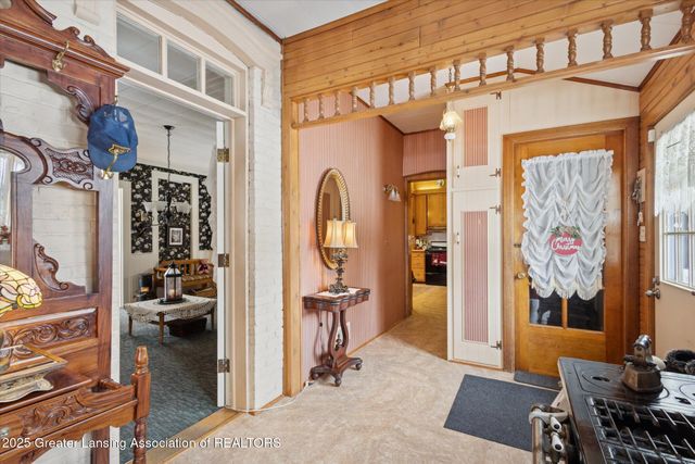 812 N Clinton Street, Grand Ledge, MI 48837