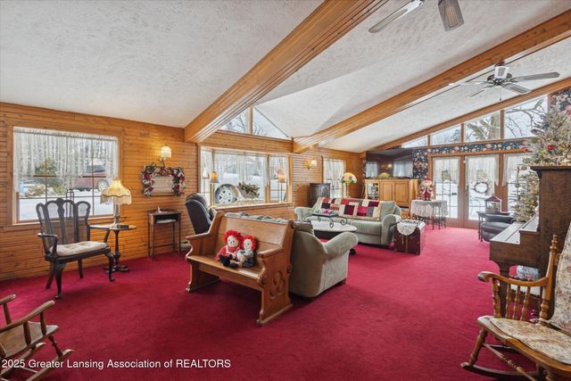 812 N Clinton Street, Grand Ledge, MI 48837