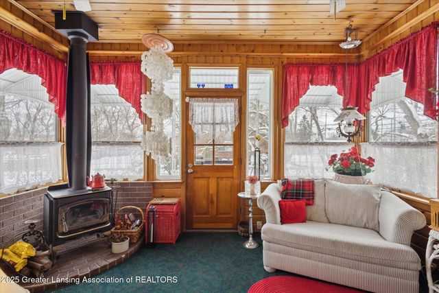 812 N Clinton Street, Grand Ledge, MI 48837