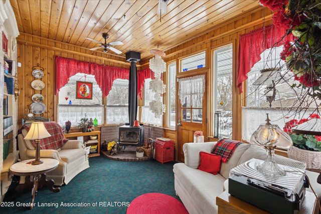 812 N Clinton Street, Grand Ledge, MI 48837