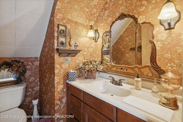 812 N Clinton Street, Grand Ledge, MI 48837