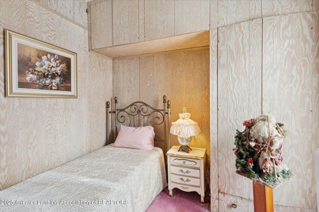 812 N Clinton Street, Grand Ledge, MI 48837