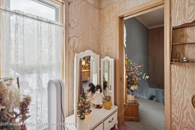 812 N Clinton Street, Grand Ledge, MI 48837