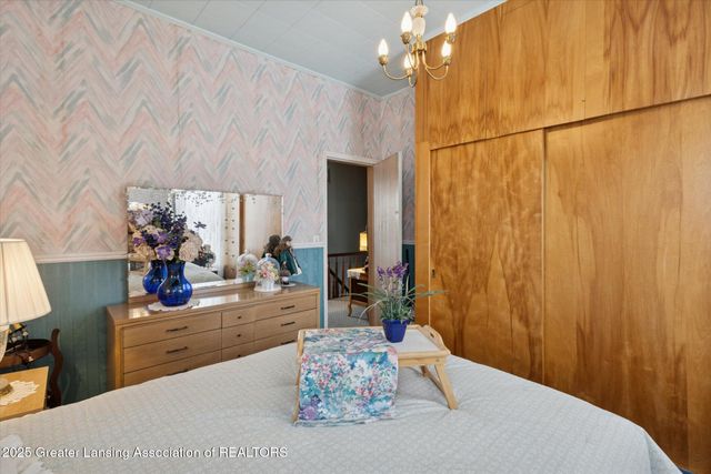 812 N Clinton Street, Grand Ledge, MI 48837