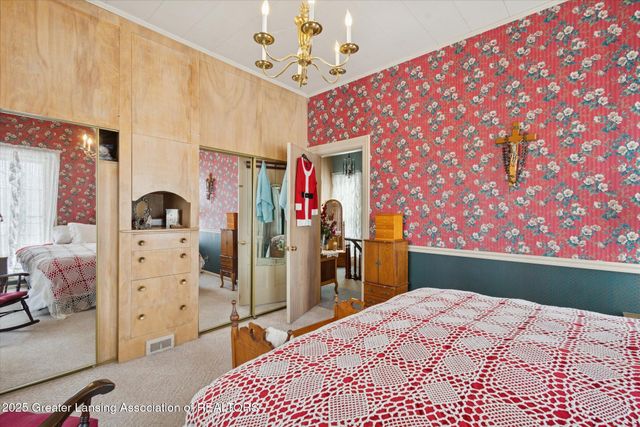 812 N Clinton Street, Grand Ledge, MI 48837