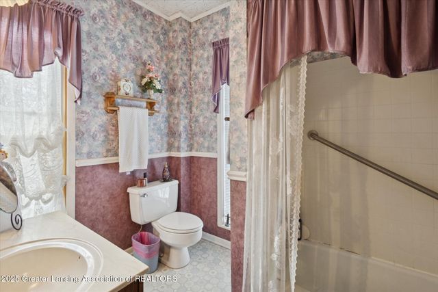 812 N Clinton Street, Grand Ledge, MI 48837