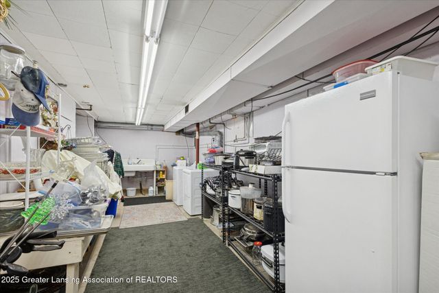 812 N Clinton Street, Grand Ledge, MI 48837