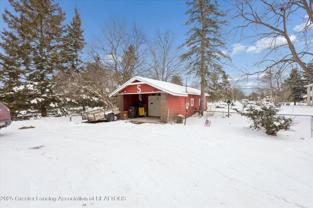 812 N Clinton Street, Grand Ledge, MI 48837