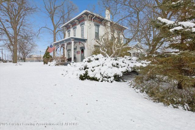 812 N Clinton Street, Grand Ledge, MI 48837