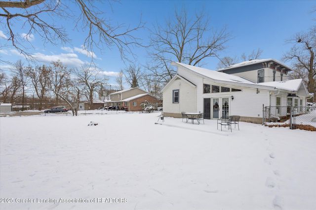 812 N Clinton Street, Grand Ledge, MI 48837