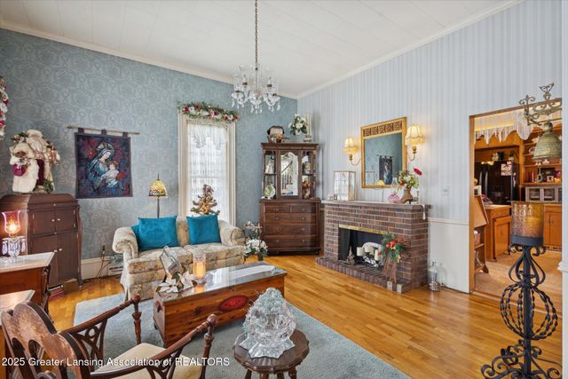 812 N Clinton Street, Grand Ledge, MI 48837