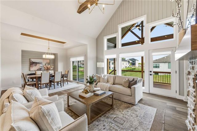 2226 SW Heartland Court, Lee's Summit, MO 64082
