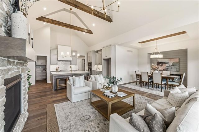 2226 SW Heartland Court, Lee's Summit, MO 64082