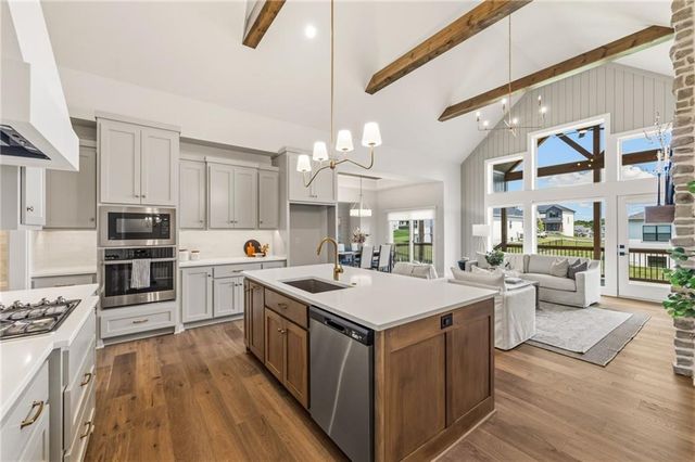 2226 SW Heartland Court, Lee's Summit, MO 64082