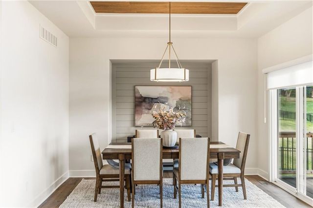 2226 SW Heartland Court, Lee's Summit, MO 64082