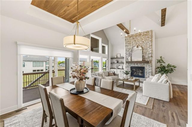 2226 SW Heartland Court, Lee's Summit, MO 64082