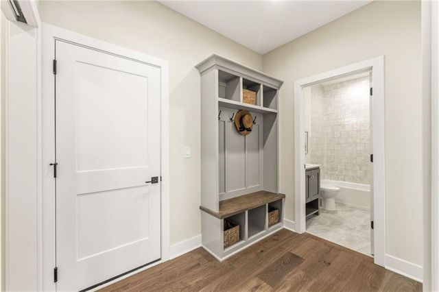 2226 SW Heartland Court, Lee's Summit, MO 64082
