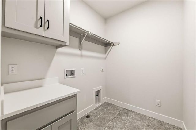 2226 SW Heartland Court, Lee's Summit, MO 64082