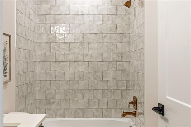 2226 SW Heartland Court, Lee's Summit, MO 64082