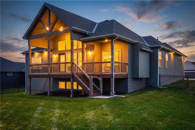 2226 SW Heartland Court, Lee's Summit, MO 64082