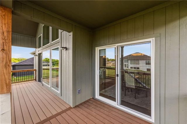 2226 SW Heartland Court, Lee's Summit, MO 64082