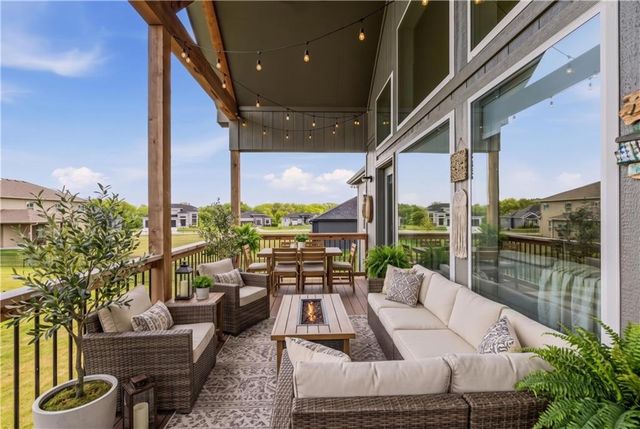 2226 SW Heartland Court, Lee's Summit, MO 64082