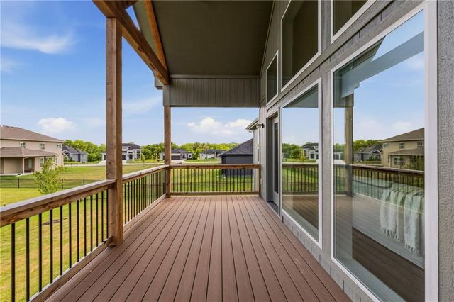 2226 SW Heartland Court, Lee's Summit, MO 64082